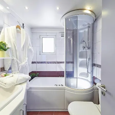 Dennis Villa Vrachati